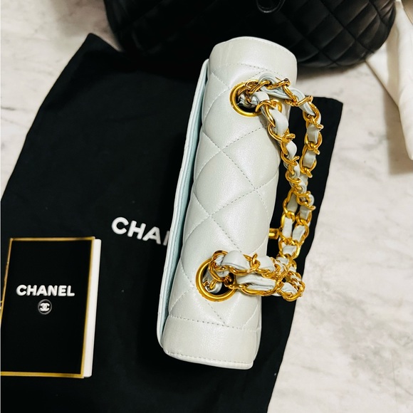 🔴 SOLD 🔴 Vintage Chanel Mini Border Flap Bag - Picture 6 of 17